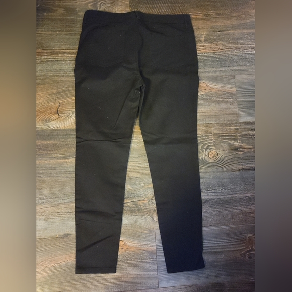 Size 10 Joe Fresh Black Skinny Jeans - Picture 3 of 4